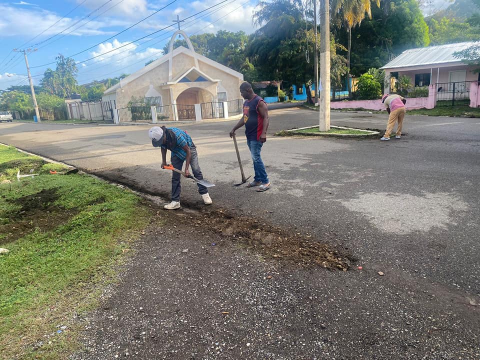Alcaldía realiza jornada de limpieza en la comunidad de Pérez.