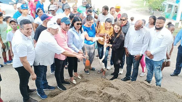 Alcaldía de Imbert da el primer picazo para el inicio de los trabajos de aceras y Contenes en las comunidades de Baraguana y Pérez.