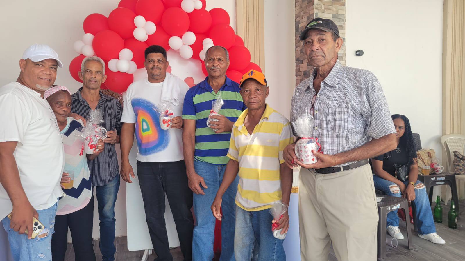 El Ayuntamiento Municipal de Imbert realiza un hermoso compartir junto a nuestros valiosos empleados y parte de representantes de algunas instituciones, con motivo del Día del Amor y la Amistad.