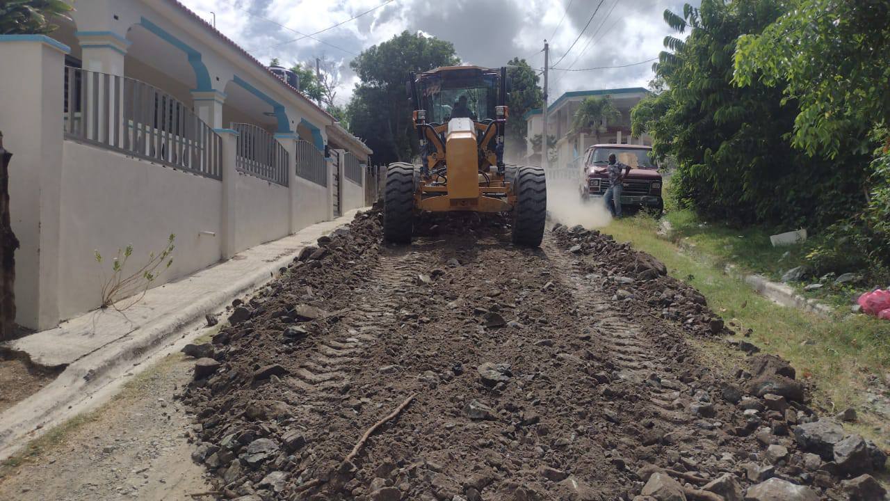 Alcaldía de Imbert Continua Trabajando con la Reparación de los Caminos Vecinales Del Municipio.